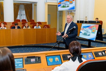 Без галстуков и на равных